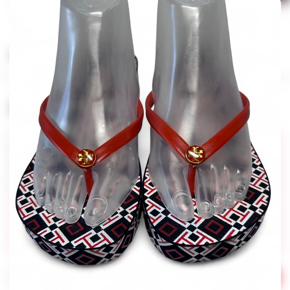Tory Burch Thandie Wedge Flip-Flops, brand's geometric logo print. Size 9.5 - Picture 3 of 9